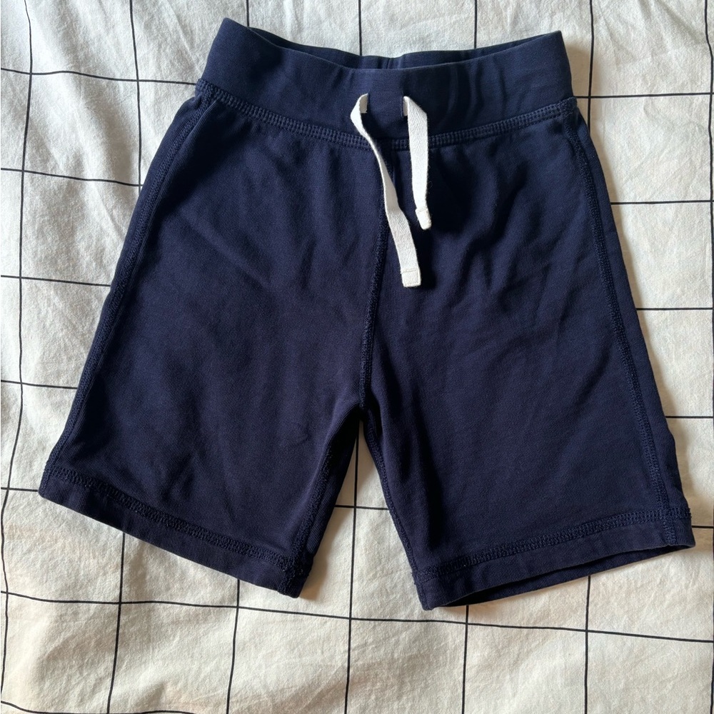 Hanna Andersson, boys size 110 /US 5, Navy shorts